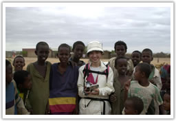 NPO高麗　代表高麗恵子さんとエチオピアの子供たち